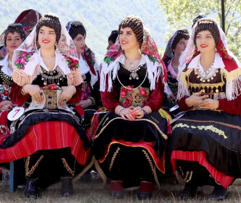 La xhubleta, costume tradizionale albanese